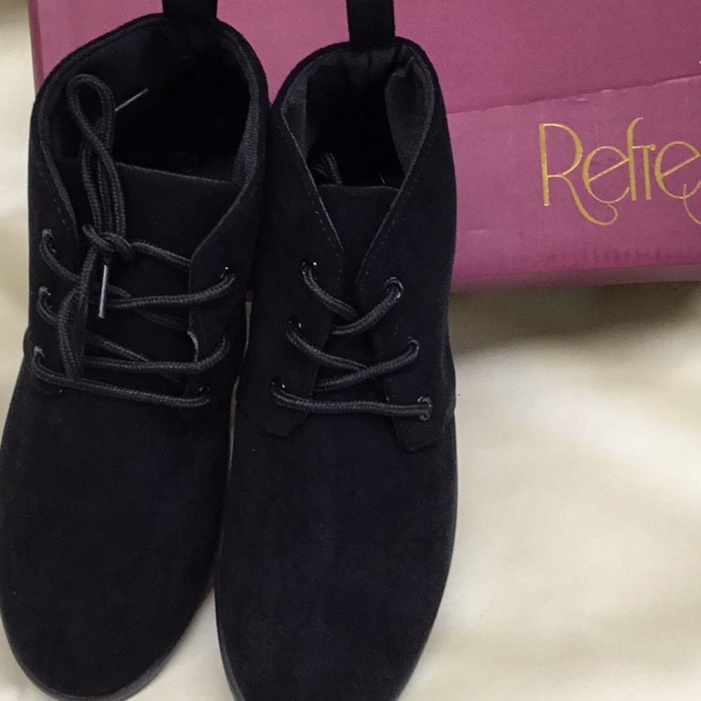 Refresh suede shoes size 9
